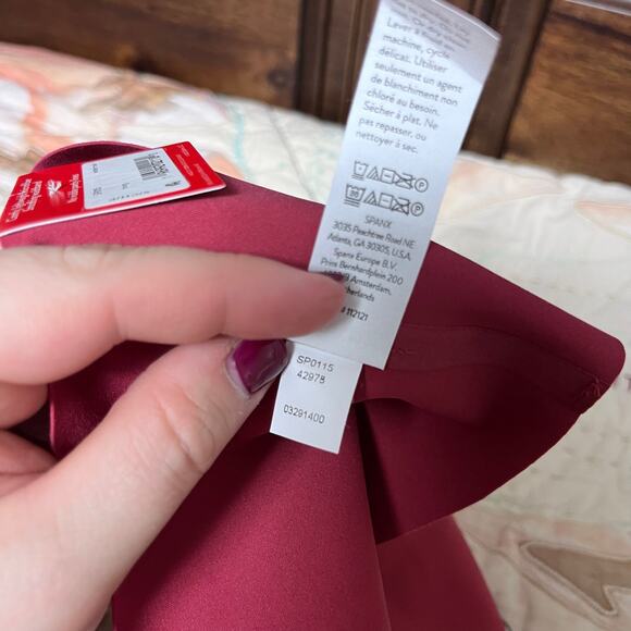 Spanx Women's Undie-tectable Seamless Tummy Control Thong Small NEW - Picture 9 of 9